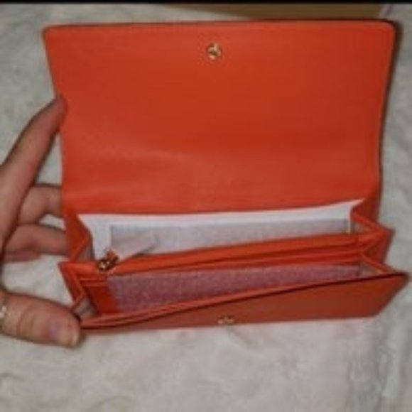 Michael Kors Wallet - Picture 2 of 4